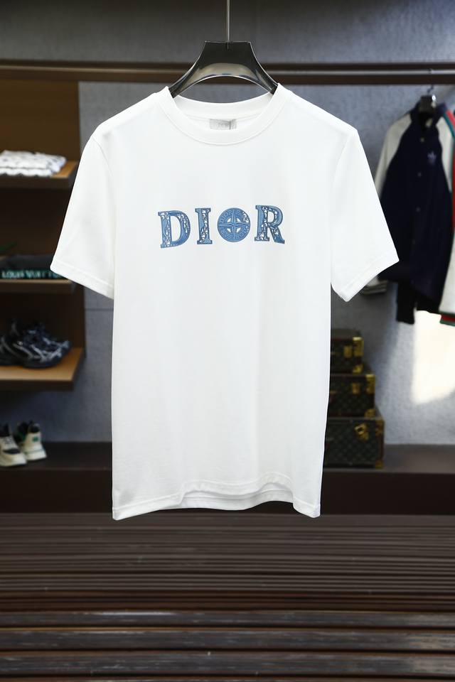 dior迪奥-2025夏装新款男女同款短袖T恤，！定制专属皮马棉面料，定制原版工艺螺纹，胸前重工字母Logo工艺设计！简约大方，从容百搭，档次极高，完美融入时尚