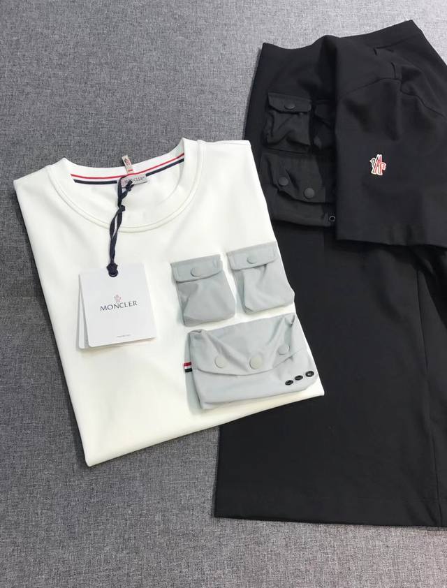 新品 -Mon家族男士时装款圆领短袖T恤，顶级贸易公司货，纯正血统品质，25年春夏新品，官方同步，明星级热卖单品！ 极符合M家美学基调的一款T恤，造型设计画风完