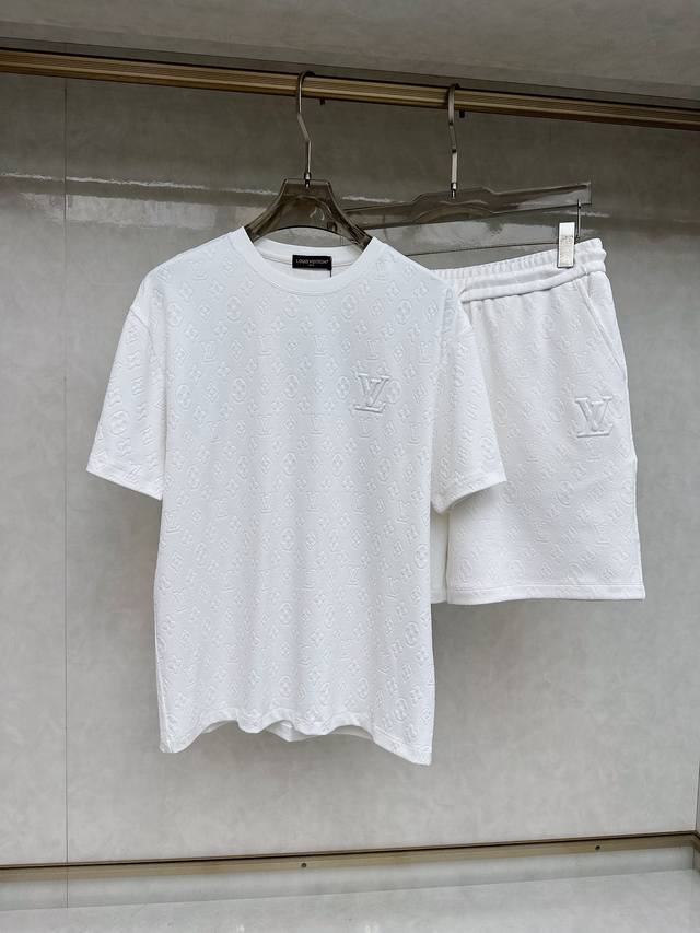 lv 2025Ss春夏新款短袖套装，男女同款。上身效果超赞，码数 M-3Xl