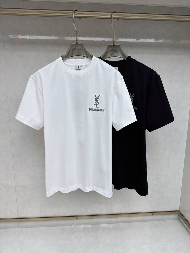 ysl 2025早春新款男女同款短袖T恤，！定制专属纯棉面料，定制原版工艺螺纹，胸前重工字母Logo工艺设计！简约大方，从容百搭，档次极高，完美融入时尚还有风情