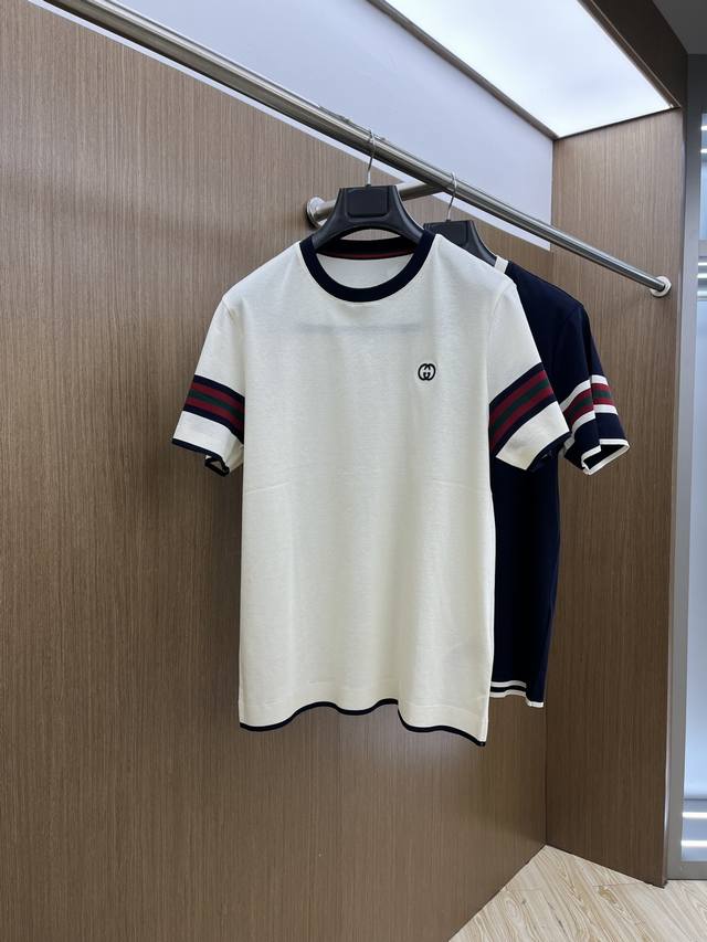 guc 高品质 早春新款短袖抢先发售 男士日常出门闭眼搭 高级定制面料短袖T恤 魅力在于创造了简约奢华感的时尚,随意搭配感受英式风格独特气质. 宽松的版型展现出