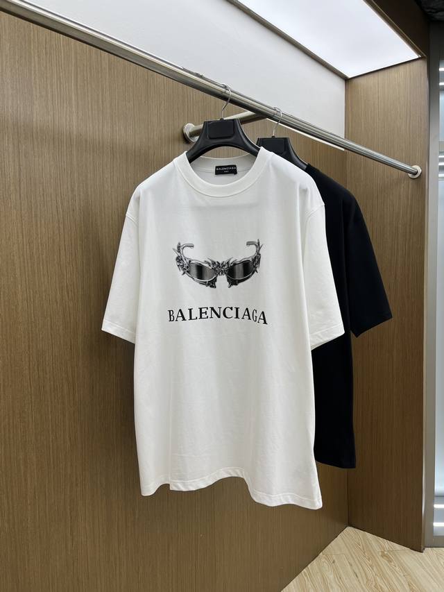 新款 Bbg 2610Fw春夏新品圆领打底外穿T恤，立体感Logo微廓形半袖活性纯棉打底T恤，棉，手感面糯有骨感，柔而有韧性。工艺处理，韧性和抗皱性能得到大幅度