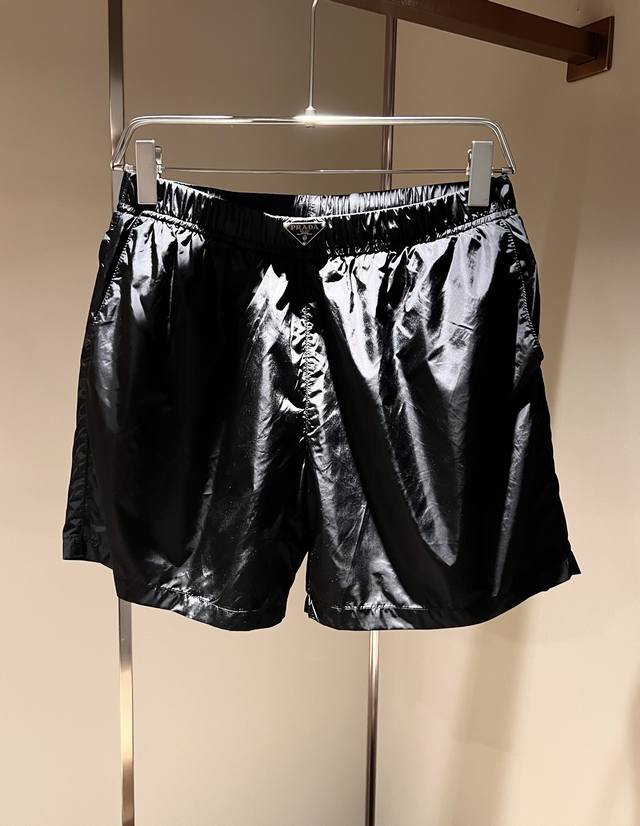 pra*Da普*达 2025春夏新款男士休闲短裤，高端品质之选 一款休闲裤兼备的百搭裤装，也是男士衣橱里不可缺少的搭配神器，属于实穿型的经典款式！整条休闲裤的设