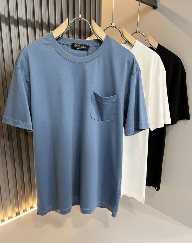 loro Piana诺悠翩雅 2025春夏男士最新的贸易订单短袖T恤，全品相！！上身舒适透气，不僵硬，整体有着丰富的立体感，品质出口订单，衣身Logo图案刺绣设