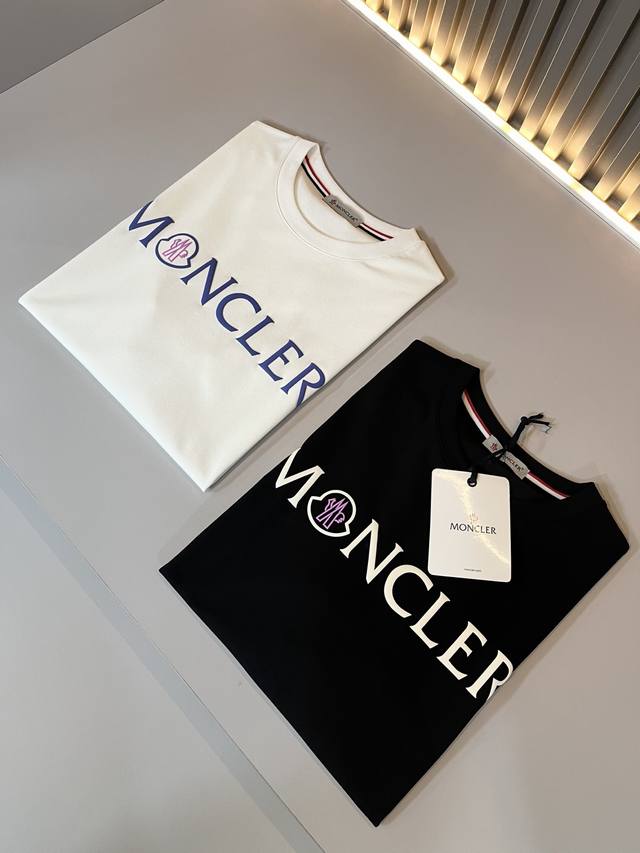 moncler蒙家 2025春夏最新男女同款贸易订单短袖T恤，全品相！！网红款！采用Logo图案压胶设计！上身舒适透气，不僵硬，整体有着丰富的立体感，品质出口订