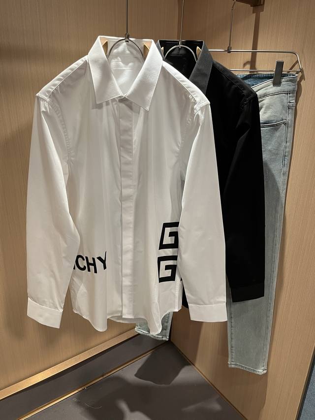 giv*Chy 纪*希2025春夏新款男士衬衣，主创时尚注入了全新时尚能量。通过探索各种题材和性感魅力，极具辨识度，引领全新街头时尚潮流。该款是G家独家的出彩设