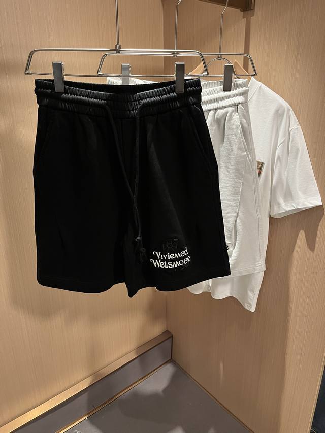 vivienne Westwood 薇薇安 威斯特伍德 2025春夏新款男女同款休闲短裤，意大利原厂订单渠道，极具个性高级风，标志Logo刺绣工艺设计！宽松阔版