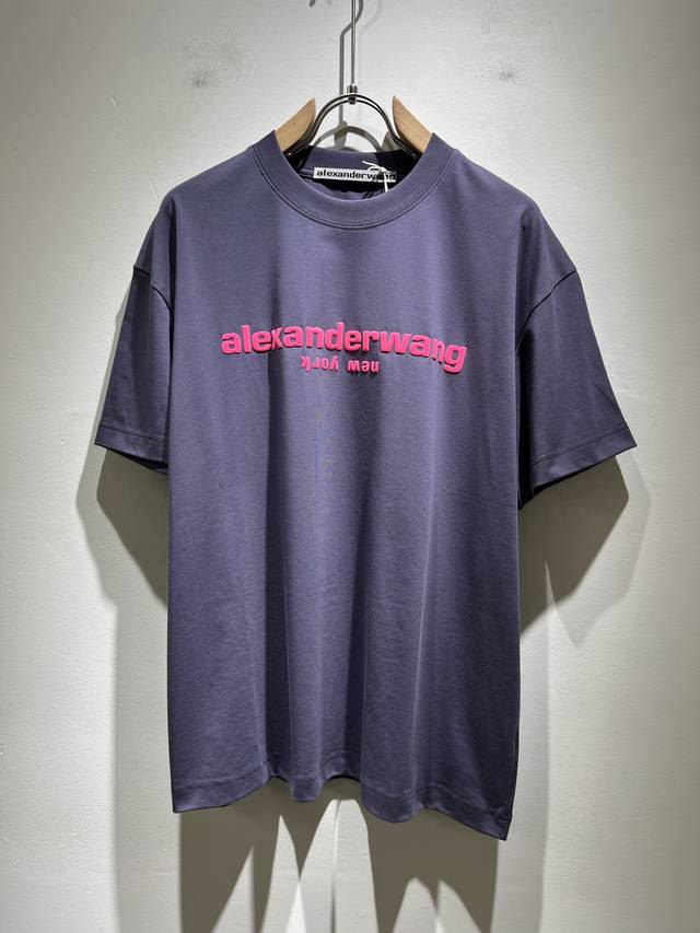 alexander Mcque*N亚历*大 麦昆2025春夏款男女同款短袖T恤。欧洲区域限定发售，重磅级尤物单品，官网在售系列。奢侈一线大牌的御用面料厂织造，原