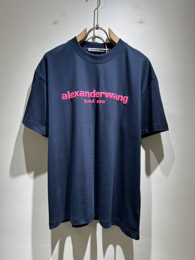 alexander Mcque*N亚历*大 麦昆2025春夏款男女同款短袖T恤。欧洲区域限定发售，重磅级尤物单品，官网在售系列。奢侈一线大牌的御用面料厂织造，原