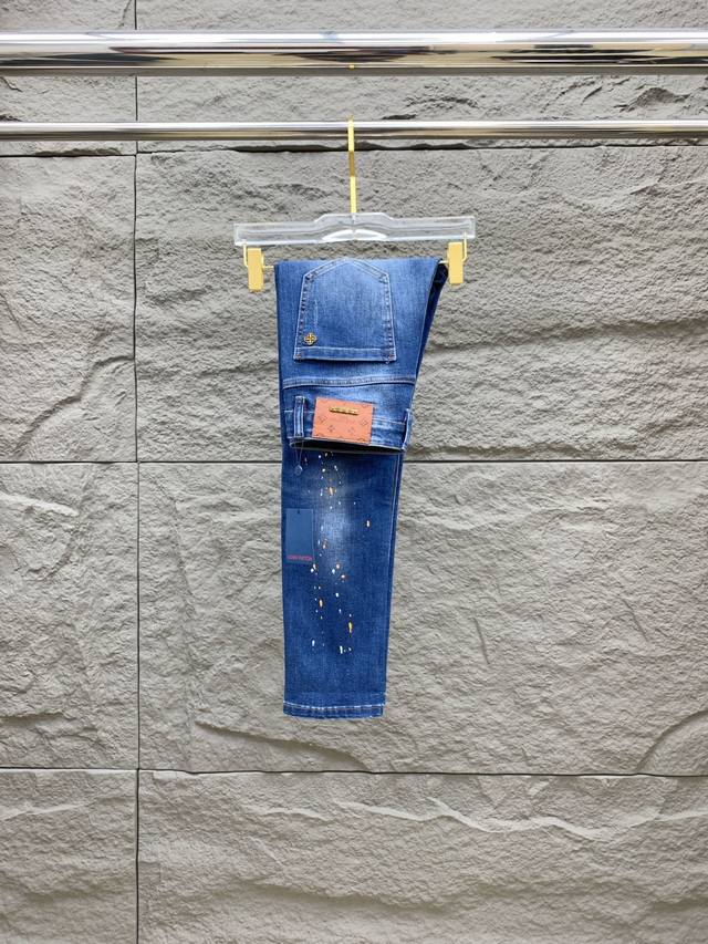 lv 新品 高端独家发售 25Ss四季款超燃炸街系列之最牛仔裤 独家隆重推出 原版定制高端品质面料 定制五金版型修身剪裁 面料带弹力 微弹上身舒适度超高 必爆单