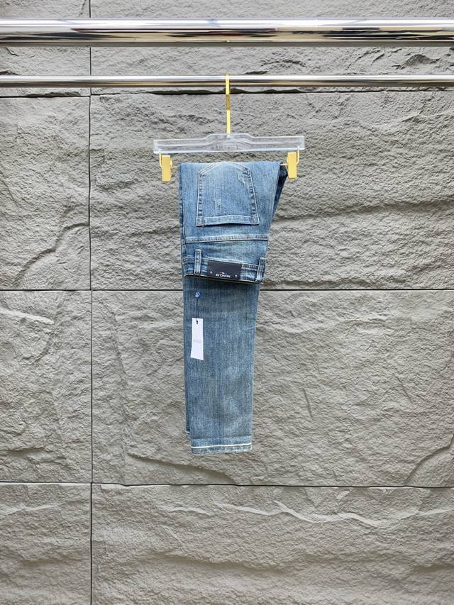 蒙口 新品 高端独家发售 25Ss四季款超燃炸街系列之最牛仔裤 独家隆重推出 原版定制高端品质面料 定制五金版型修身剪裁 面料带弹力 微弹上身舒适度超高 必爆单