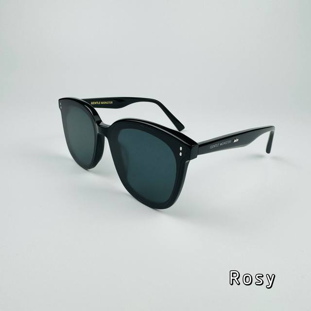 1:1顶级版本 货号 Jh282819 型号: Rosy gm 新款 Rosy 系列全黑墨镜 这款专柜抢到离谱的全黑墨镜终于出了 墨镜最新热门款 实用颜值系天花