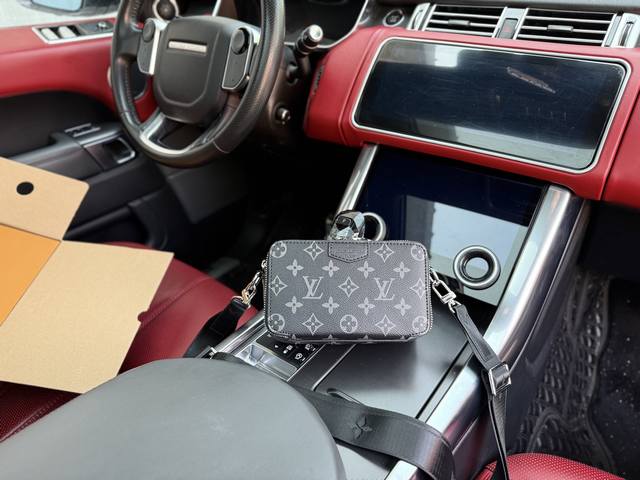 芯片版高端货 新款 Louis Vuitton Lv单肩包 路易威登斜挎包 M80741 Louis Vuitton Alpha Wearable 双拉链头可拆
