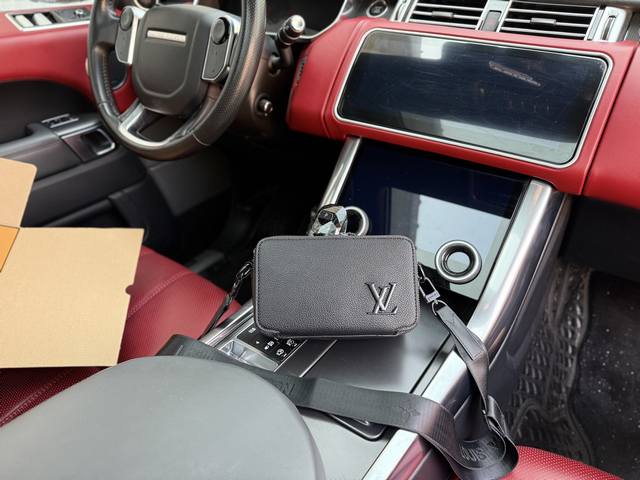 芯片版高端货 新款 Louis Vuitton Lv单肩包 路易威登斜挎包 M59161 Louis Vuitton Alpha Wearable系列 可拆卸可