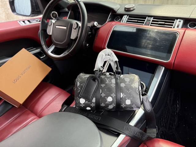 高端货 新款 Louis Vuitton Lv单肩包 路易威登邮差包 M46406 Louis Vuitton X Yayoi Kusama草间弥生 联名款 K