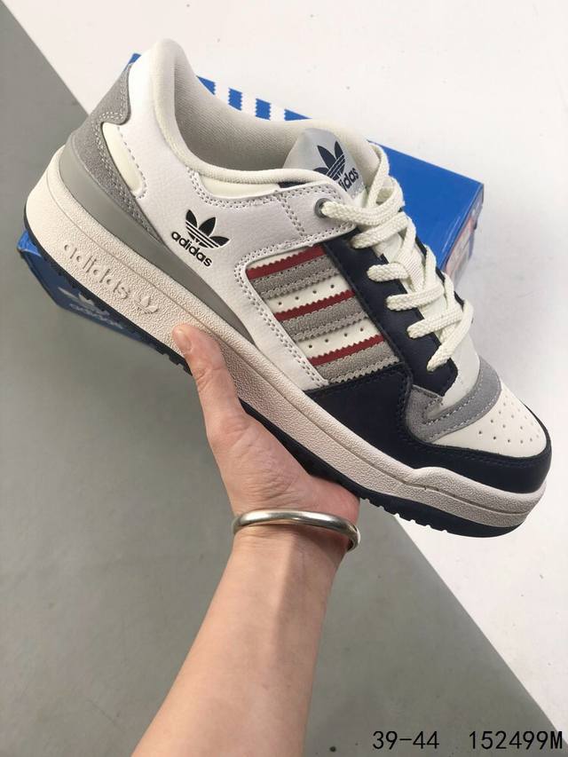 真标带半码 阿迪达斯Adidas Forum 84 低帮百搭潮流休闲运动板鞋 以复古篮球鞋的外形为基础 采用皮革拼接 简约百搭 更加贴合舒适 中底内侧网格造型起