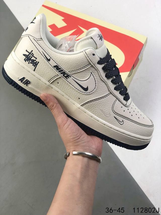 公司级带半码 耐克Nike Air Force 1 Low 空军一号 低帮百搭休闲运动板鞋 柔软 弹性十足的缓震性能和出色的中底设计 横跨复古与现代的外型结合