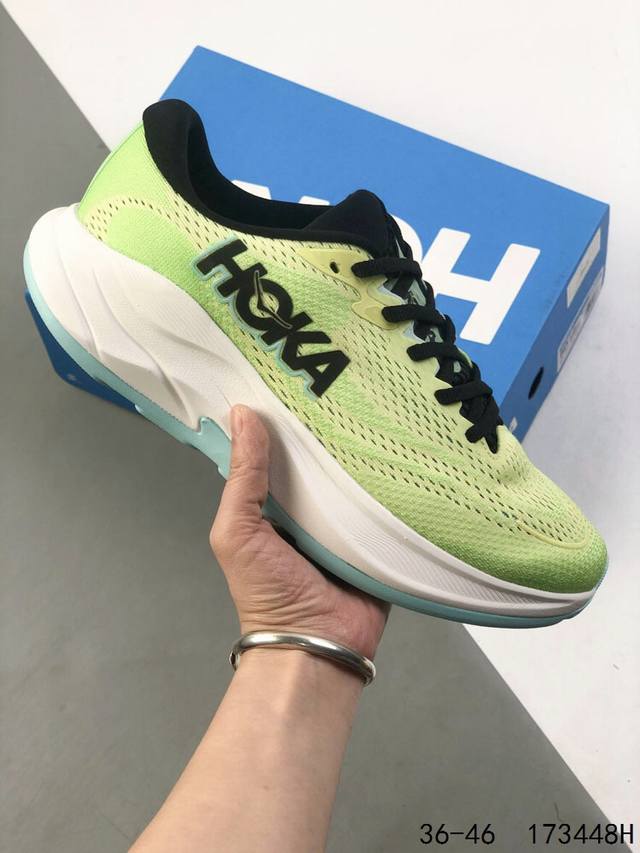 公司级小红书推荐Hoka Rincon 4.0 全新配色 这个品牌来自于新西兰的毛利语 Hoka表示大地 One One表示飞越 连起来就是飞越地平线 One