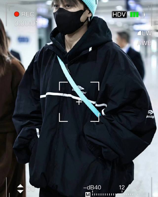 黑色资讯图 balenciaga巴黎世家Bb刺绣防晒衣织带拼接外套 男女款