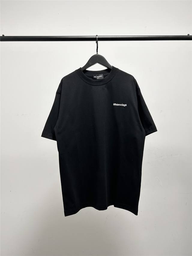 高版本 质量很好 巴黎世家 Balenciaga男女同款胸前双B刺绣小字母短袖T恤 此款尺码偏大 最小Xs穿到140斤左右 最大穿到200斤 刺绣精致 巴黎世家