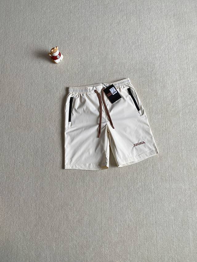 报单款号05142 zegna 杰尼亚 男装春夏新品男士商务休闲运动短裤 直筒利落的设计 简洁直接 却十分有个性 五分裤长 舒适不费力 刚刚及膝的长度 带来运动