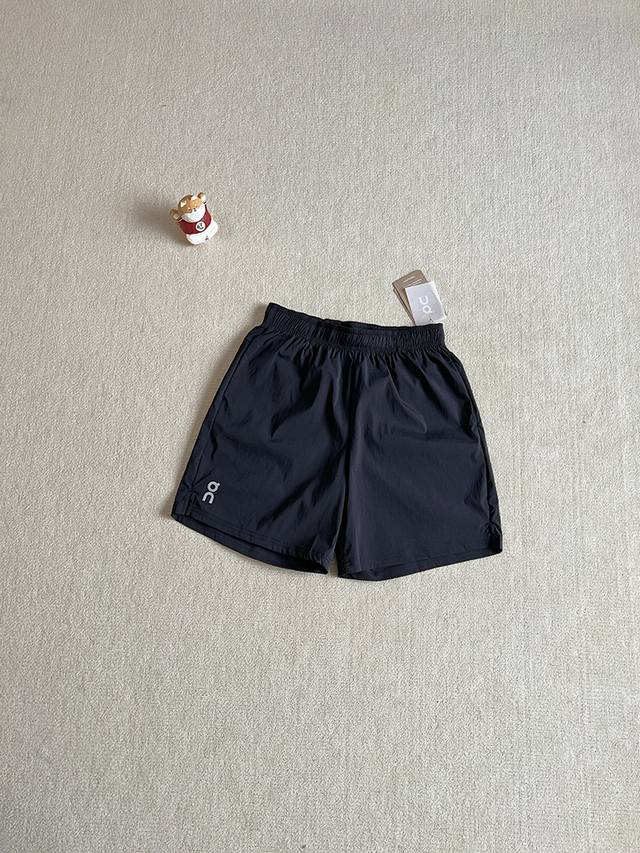 报单款号05112 on昂跑 7 Core Shorts 2025 春夏新品 7 英寸运动速干短裤 精工之作 细节堪称完美 当下最流行的设计款式 绝对物有所值