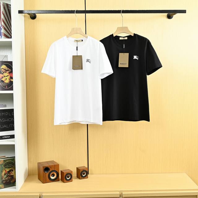 上新 款号A25171 Burberry 巴宝莉25S 男女情侣款 夏季 5A抗菌 圆领短袖 bbr Burberry 巴宝莉男女情侣款夏季全棉T恤 宽松版型不