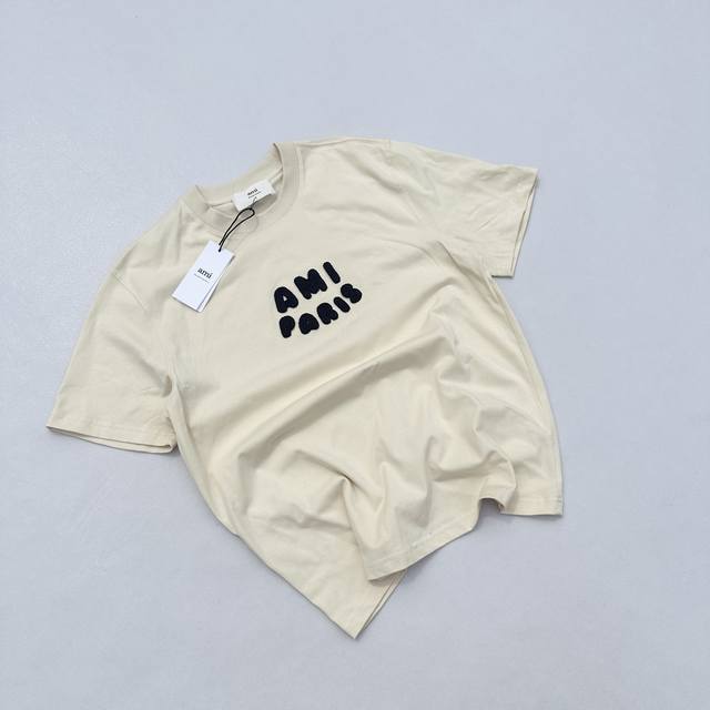 0251420 ami25立体钩编工艺字母短袖 情侣款 让优雅尽情绽放8拒绝平庸A 系列短袖T恤 潮流的刚需搭配 却被赋予了一抹清凉 整体风格极简到集致 胸前立