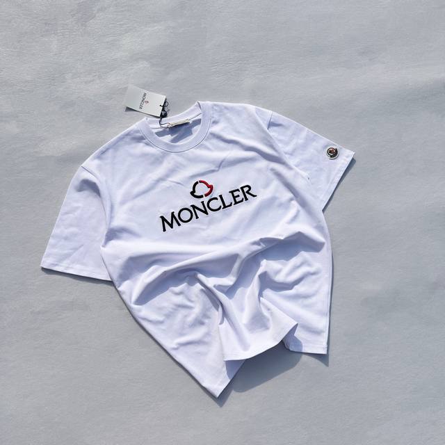 0252025 纯原臻品 顶级原版复刻 moncler盟可睐 纯色字母Logo印花圆领纯棉休闲短袖T恤 情侣款 想要拥有一件兼具品质与时尚的T恤 Moncler