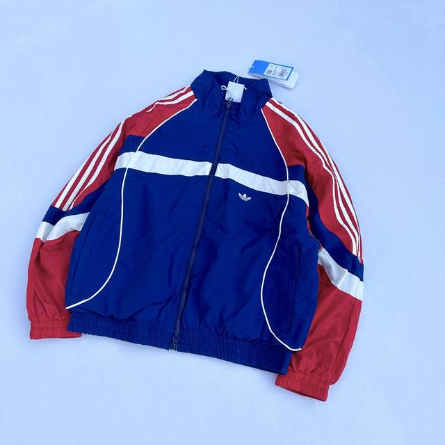 编码0252440 阿迪 Adidas Originals 蛇年限定 Rs M pad 复古拉链立领舒适夹克 男女同款 小红书 微博 得物 众多博主种草 bab