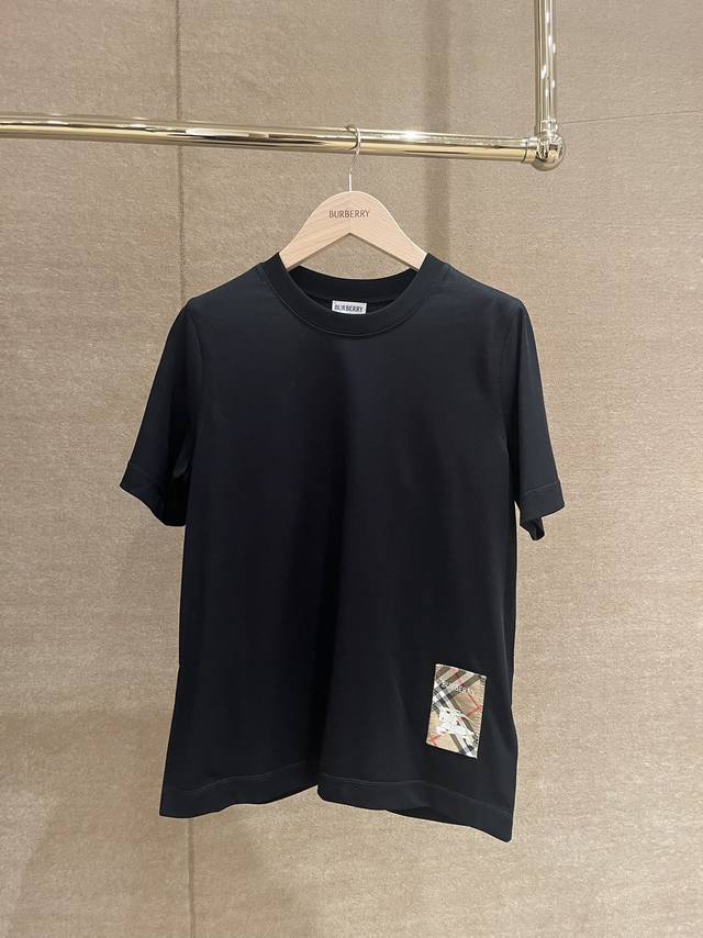 资讯 burberry博柏利 Fw25下摆战马标签圆领短袖T恤