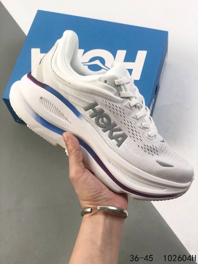 真标带半码 hoka One One Bondi 9.0 余文乐同款 新款缓震跑鞋 万众期待的Bondi系列终于迎来了更新 作为Hoka缓震跑鞋的杠把子 Bon