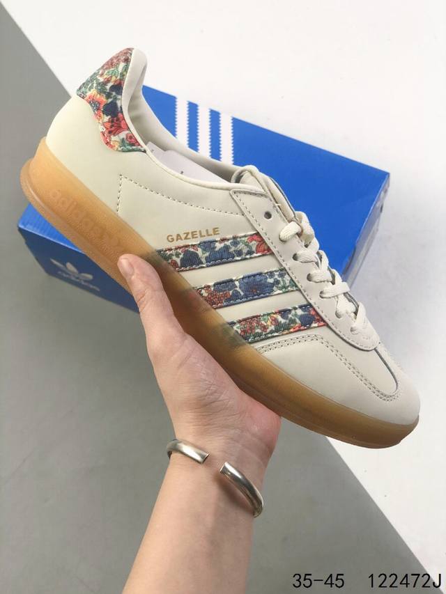 真标带半码 阿迪达斯Adidas Gazelle Indoor 三叶草休闲防滑耐磨低帮板鞋 鞋头出色设计 塑就出众贴合感 稳固的后跟贴合足部曲线设计 软弹舒适