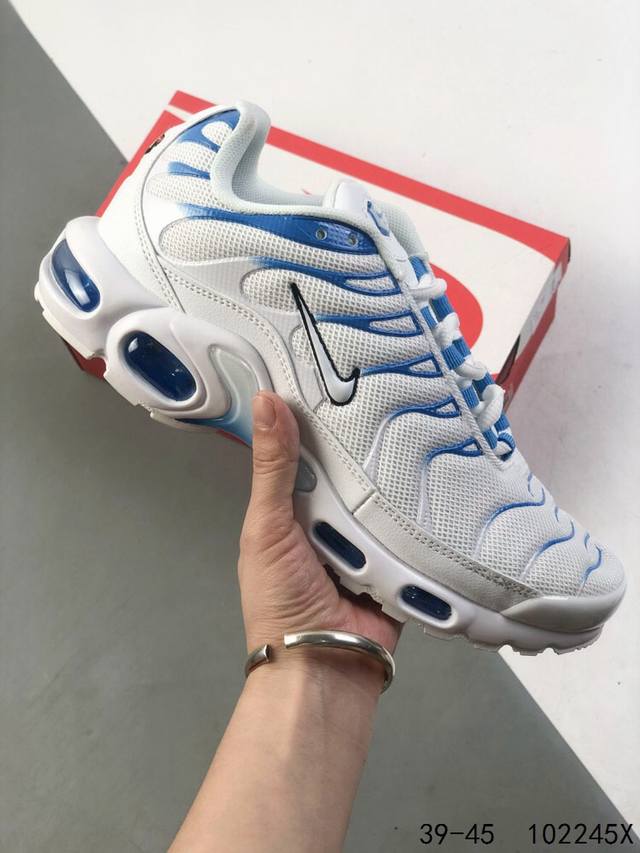 耐克Nike Air Maxplus Drift Tn 休闲气垫缓震跑步运动鞋 造型超讨喜 鞋面以织物材质包裹 保证了轻薄透气 更适合夏季穿着 鞋侧 鱼骨 形状