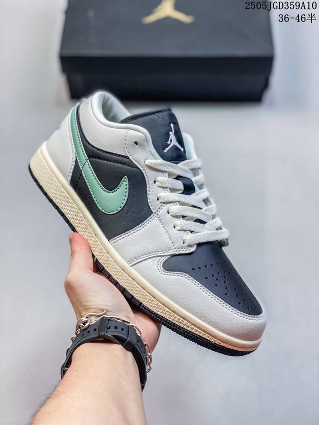 耐克 乔丹Air Jordan 1 Low Aj1 乔1 乔丹1代Aj1 低帮复古文化休闲运动篮球鞋 从1985 年面世的元年款汲取设计灵感 采用简洁大方的经典