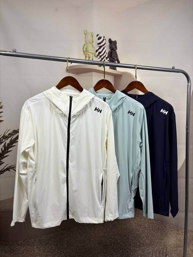 2025推荐Helly Hh海丽汉森夏季新款Upf130+防晒凉感户外追光防晒衣 三色齐发 质量保证 在炎热的夏天更加保护我们的皮肤 加长帽檐设计全方位防护 腋