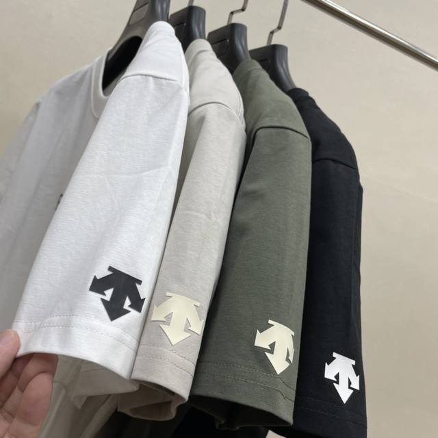 ds 迪桑特25夏季新品 男士简约百搭冰瓷棉凉感短袖T恤 线上线下同步 掌柜力荐 杜邦公司客供7A级新疆冰瓷棉 真的太赞啦 男女都能穿 日常通勤必备短袖 品相一