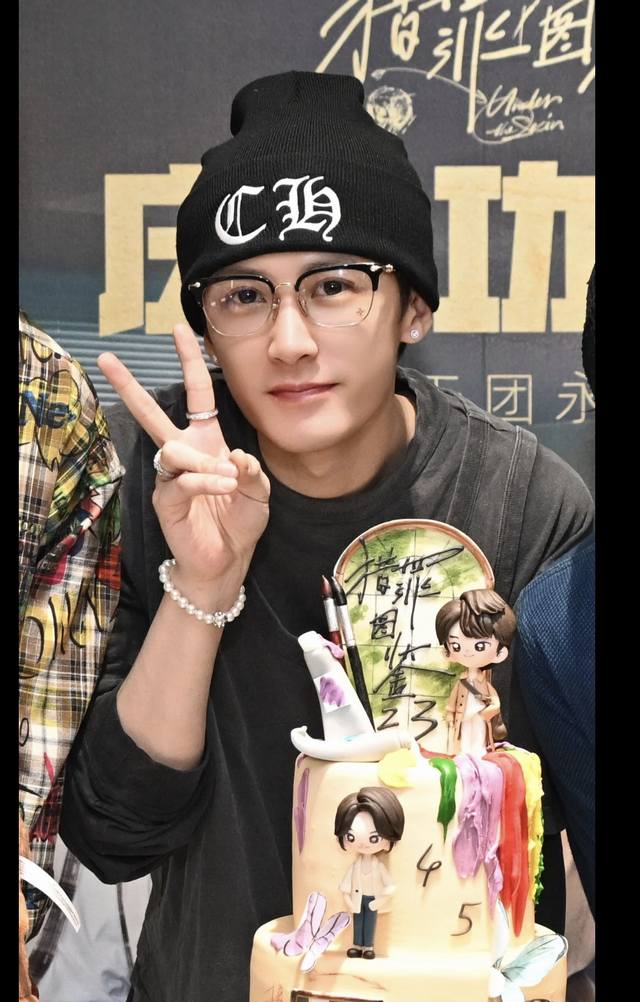 檀健次同款 克罗心手链Chrome Hearts&联名Mikimoto十字架吊坠圆花立体手链 最近很火的明星同款手链 男女通搭哦 檀健次已经配搭了 珍珠非常厚重