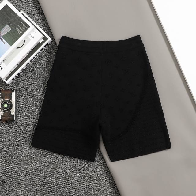 顶级复刻版本 套装系列 lv 路易威登 25Ss春夏新款 黑色字母提花针织短裤 轻奢主义 男女日常通勤穿搭必备单品 正确版本 欢迎对比 详细特征 高粘棉材质毛织