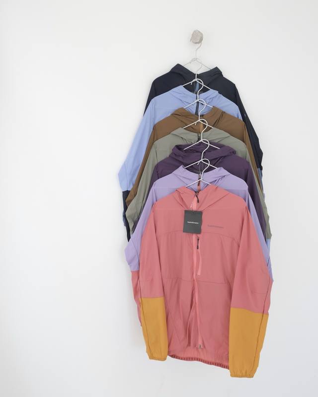 原厂品质 peak performance壁克峰25Ss Vislight春夏彩壳防风轻薄户外连帽夹克休闲外套皮肤衣 -这一款的主拉链采用双拉头设计 胸前内里主