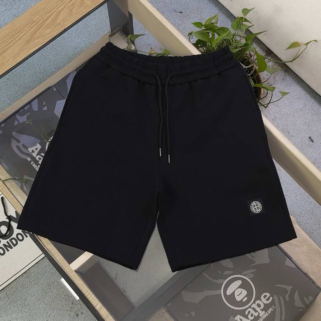 高版本 2025新款Stone Island石头岛罗盘指南针小徽章Logo休闲情侣短裤五分裤 以经典色调诠释百搭美学 松紧腰搭配抽绳设计 穿脱便捷且贴合身形 带