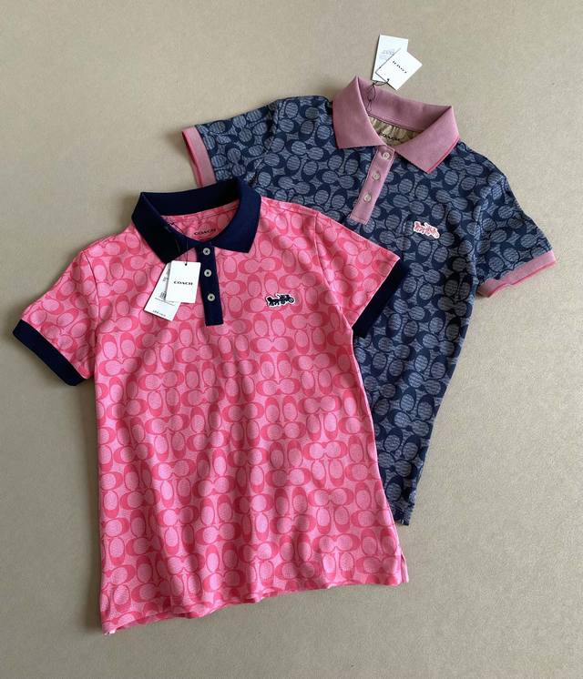 coach 新款女神polo衫 谁卖谁爆的款 此款穿起来很舒服很漂亮有型爆款 就是范儿足 奢华程度更是百分百 专G最新款 专G售价1820 满分作品 品名 Ch