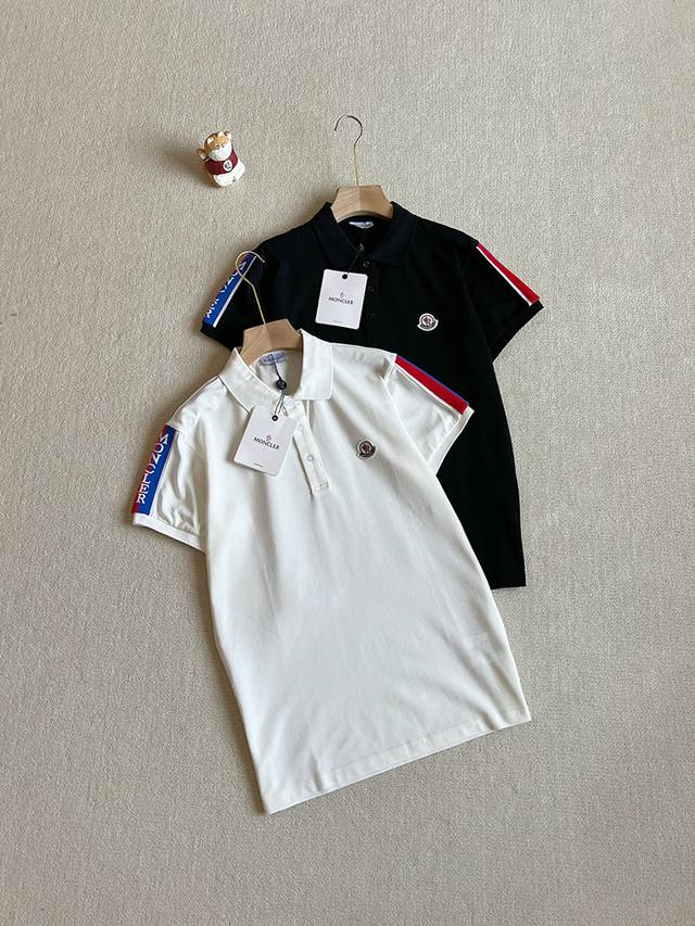 Moncler蒙口官网同步上新 织带标识印花翻领polo衫 -采用原版Zp一致定制索罗娜双珠地面料 螺纹同缸定染对格对纹零色差 Yb一样克重250G 独家品质区