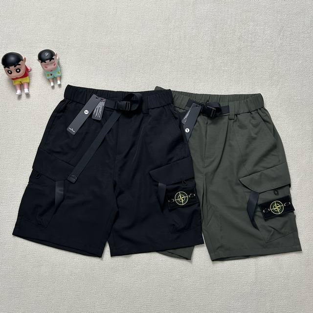 新款工装百搭宽松多口袋拉链速干短裤实拍图 stone Island 石头岛工装百搭宽松多口袋拉链速干短裤 实拍图 面料采用高品质防风防水放紫外线 机能拉链设计户