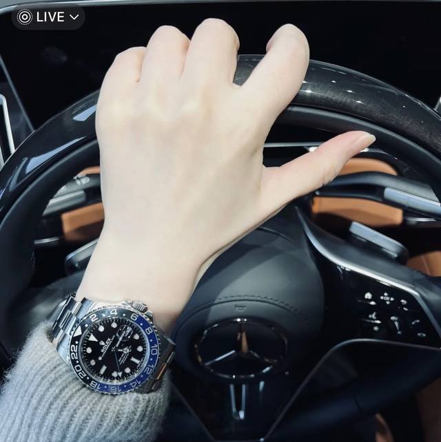 Rolex 蚝式恒动格林尼治型 腕表蚝式钢款40Mm 搭配纪念型表带 劳力士百事可乐圈米国圈石英表 劳力士热门款百事圈男女情侣款 此款表配备黑色表盘和黑蓝双色字