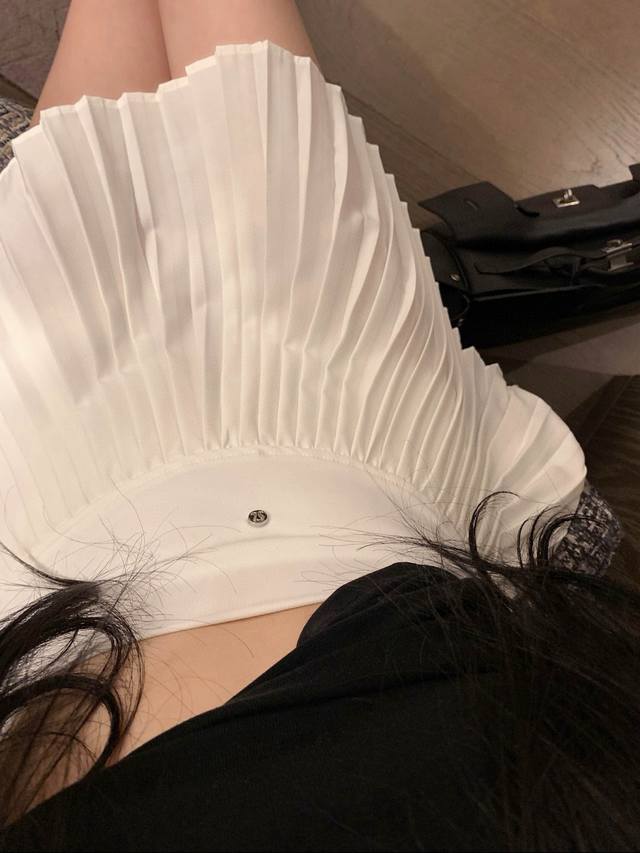 lululemon露露乐蒙手缝定制金属Logo超绝比例百褶裙短裙 款号 25672704471 颜色 黑色 白色 尺码 Sm s码80-100斤 m码100-1