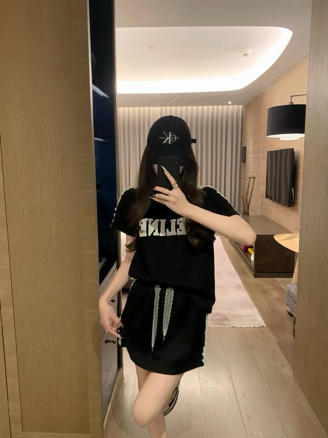 celine赛琳字母蕾丝贴布刺绣圆领短袖上衣抽绳松紧腰短裙套装 款号 25670604866 颜色 黑色 白色 灰色 尺码 Sml s码80-95斤 m码95-