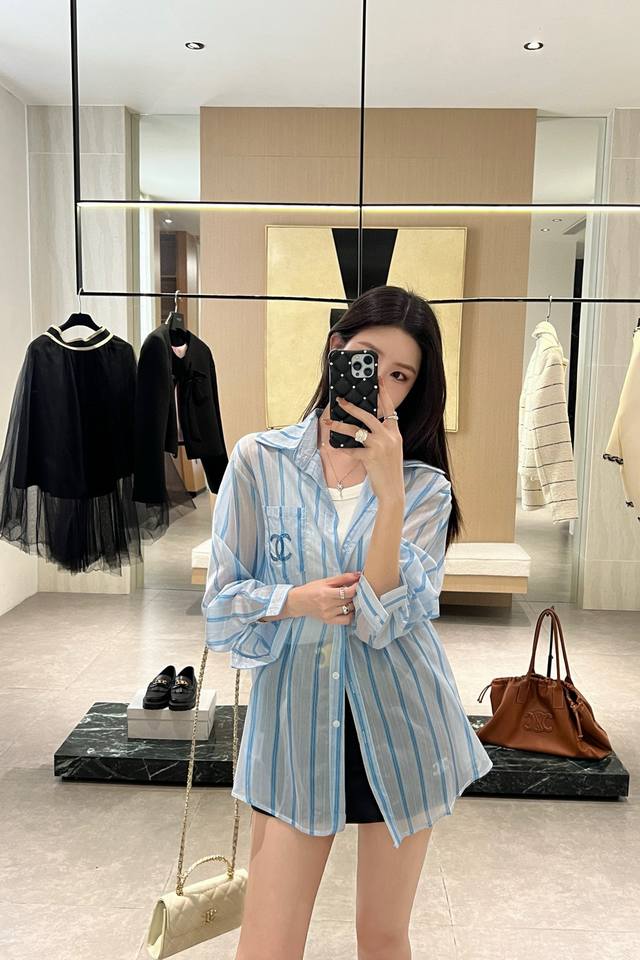 chanel香奈儿小香口袋双C烫钻竖条纹翻领长袖薄款防晒衬衣 款号 25670505440 颜色 蓝色 尺码 Sml s码80-95斤 m码95-110斤 l码