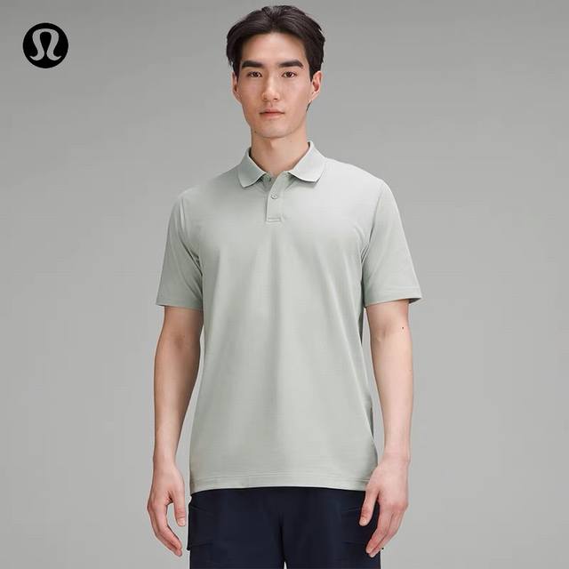 lululemon 露露25夏季新品 男士户外运动休闲吸湿排汗polo衫短袖 掌柜力荐 观网门店同步 无年龄感穿搭 适合各个年龄层次 面料选用优质酷丝棉 手感柔