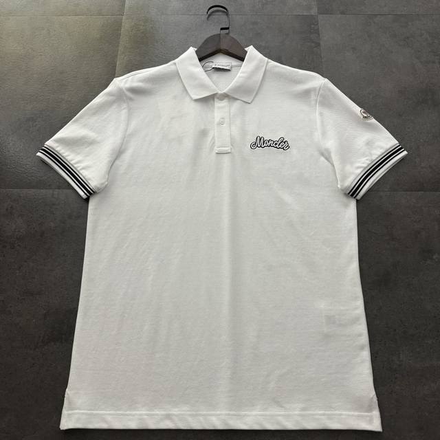 爆款推荐 moncler蒙口2025新款刺绣字母polo衫 原版面料高版本高品质 网红明星同款 290克重珠地棉面料 经典字母刺绣标识工艺 手感非常舒适耐穿 超